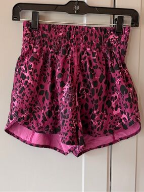 Lululemon Track That Mid-Rise Lined
Short 5" Size 4 Cheetah Camo Magenta